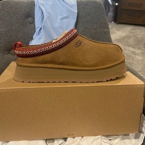 UGG Tazz slippers